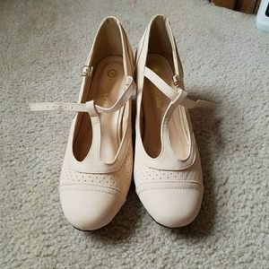 Nude kitten heels